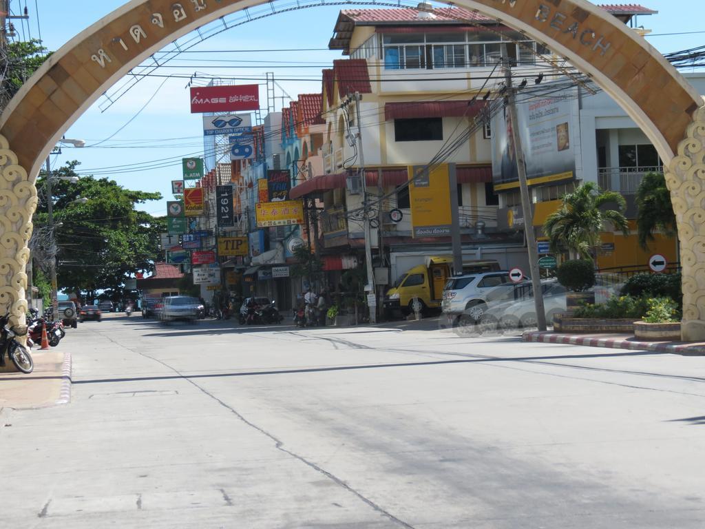 Jomtien Plaza Suite Apartments Rom bilde