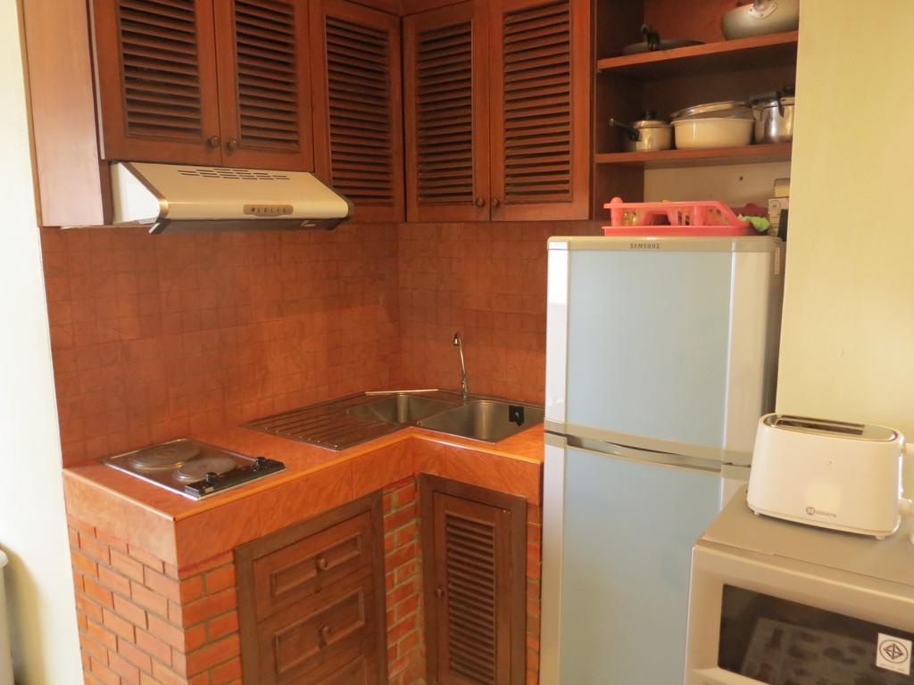 Jomtien Plaza Suite Apartments Rom bilde