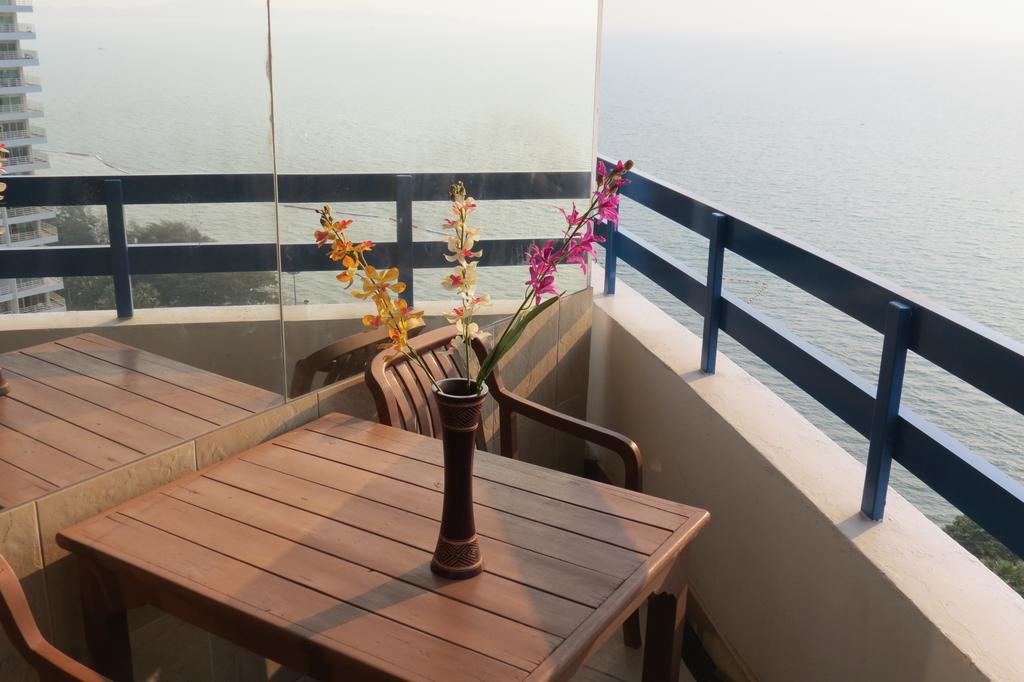 Jomtien Plaza Suite Apartments Rom bilde
