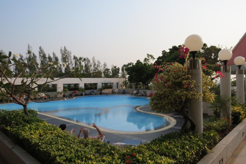 Jomtien Plaza Suite Apartments Rom bilde