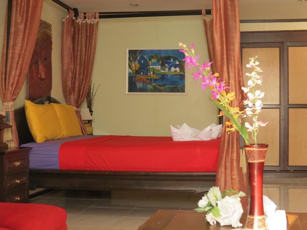 Jomtien Plaza Suite Apartments Rom bilde