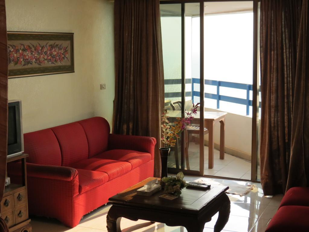 Jomtien Plaza Suite Apartments Rom bilde